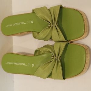 Italian Shoemakers, Inc.  wedge Lime Green Size 10 NEW